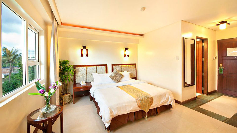 Golden Phoenix Hotel Boracay image 1